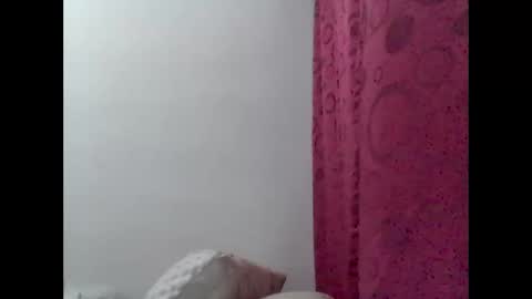 Snapshot of sweet_starxx chatting on 03/02/25, 11:20 Yeileen online show from 03/02/25, 11:20