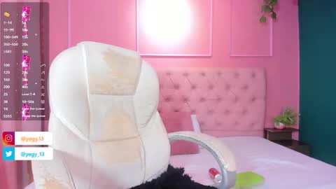 Snapshot of sweet_starxx chatting on 09/24/25, 07:39 Yeileen online show from 09/24/25, 07:39
