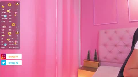 Snapshot of sweet_starxx chatting on 11/29/25, 05:05 Yeileen online show from 11/29/25, 05:05