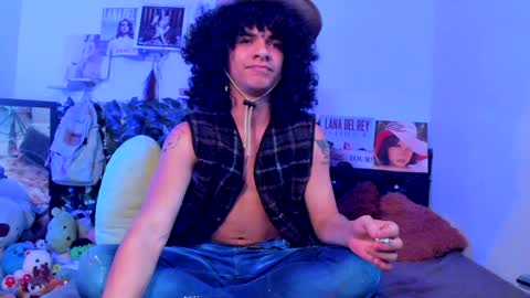 Snapshot of sweet_vond chatting on 12/12/24, 06:53 Steven independent model online show from 12/12/24, 06:53