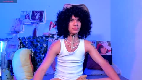 Snapshot of sweet_vond chatting on 12/13/24, 04:05 Steven independent model online show from 12/13/24, 04:05