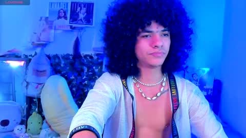 Snapshot of sweet_vond chatting on 12/16/24, 07:10 Steven independent model online show from 12/16/24, 07:10
