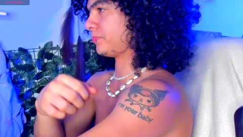 Snapshot of sweet_vond chatting on 01/25/25, 04:23 Steven independent model online show from 01/25/25, 04:23