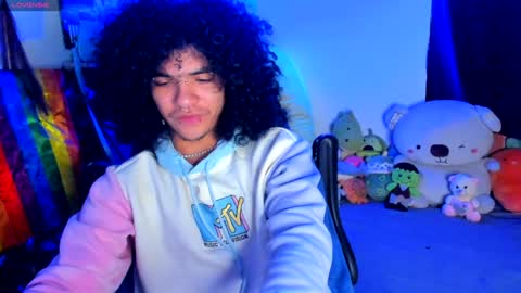Snapshot of sweet_vond chatting on 02/07/25, 03:23 Steven independent model online show from 02/07/25, 03:23