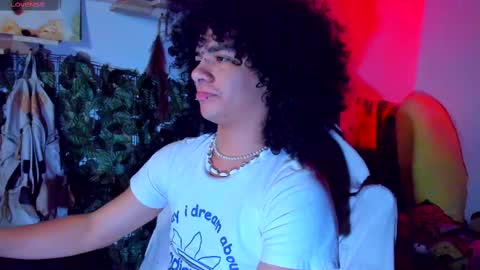 Snapshot of sweet_vond chatting on 03/05/25, 07:49 Steven independent model online show from 03/05/25, 07:49