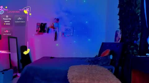 Steven independent model online show from 10/14/25, 06:09