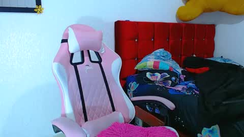 Snapshot of sweetalmaa chatting on 12/20/24, 10:49 Alma online show from 12/20/24, 10:49