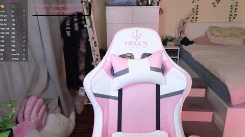 SweetAngel Striptease online show from 09/18/25, 05:59