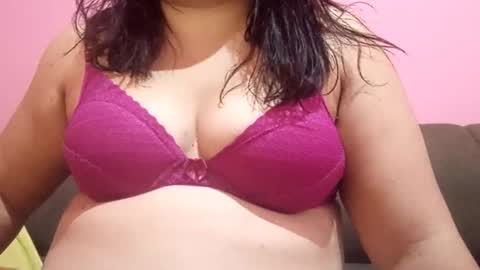 Snapshot of sweetapple808216 chatting on 12/25/24, 03:06 sweetapple808216 online show from 12/25/24, 03:06