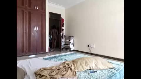 Lunargirl online show from 10/18/25, 09:21