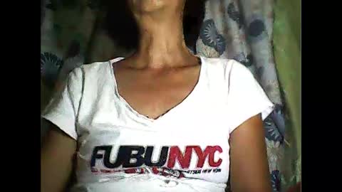 Snapshot of sweetbella24 chatting on 10/23/25, 01:10 im anne online show from 10/23/25, 01:10