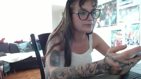 Snapshot of sweetbella_444 chatting on 10/01/25, 08:59 Bella online show from 10/01/25, 08:59