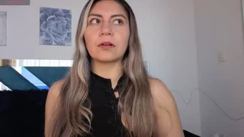 Snapshot of sweetblueberry_ chatting on 10/06/25, 12:35 Cinthia online show from 10/06/25, 12:35