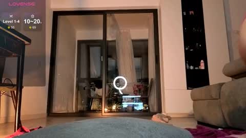 Snapshot of sweetcoles chatting on 11/19/25, 09:15 Emma online show from 11/19/25, 09:15