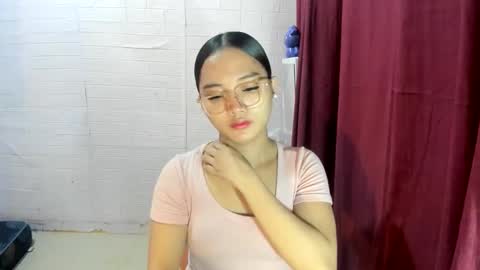 Snapshot of sweetcummer27 chatting on 10/12/25, 10:31 SOPHIA online show from 10/12/25, 10:31