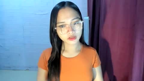 Snapshot of sweetcummer27 chatting on 10/15/25, 10:10 SOPHIA online show from 10/15/25, 10:10