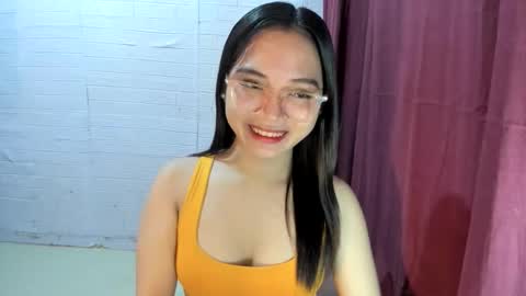 Snapshot of sweetcummer27 chatting on 10/27/25, 12:26 SOPHIA online show from 10/27/25, 12:26