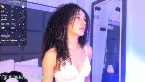 Snapshot of sweetcurly1 chatting on 09/19/25, 07:54 M I A online show from 09/19/25, 07:54