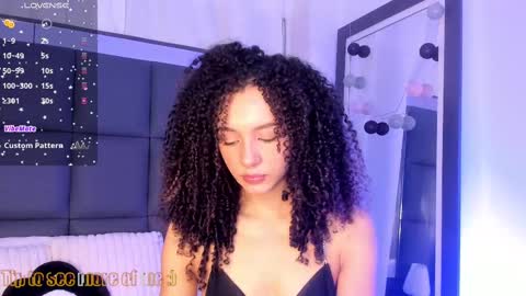 Snapshot of sweetcurly1 chatting on 09/20/25, 10:27 M I A online show from 09/20/25, 10:27