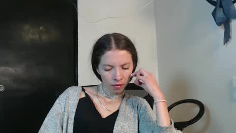 Snapshot of sweetdam12 chatting on 01/03/25, 09:15 sweetdam12 online show from 01/03/25, 09:15
