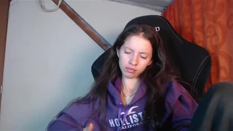 Snapshot of sweetdam12 chatting on 02/18/25, 12:15 sweetdam12 online show from 02/18/25, 12:15