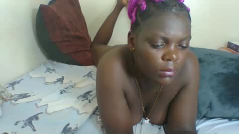 Snapshot of sweetdarkskin chatting on 02/15/25, 09:26 CLARIS online show from 02/15/25, 09:26