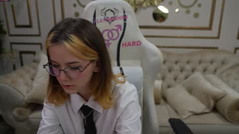 Snapshot of sweetdesiree_ chatting on 10/11/25, 10:25 Amelia online show from 10/11/25, 10:25