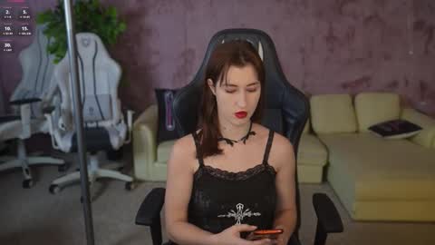 Snapshot of sweetdesiree_ chatting on 10/17/25, 06:43 Amelia online show from 10/17/25, 06:43