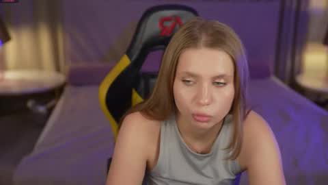 Snapshot of sweetdesiree_ chatting on 10/25/25, 02:24 Amelia online show from 10/25/25, 02:24