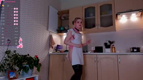 Snapshot of sweeterose chatting on 11/12/25, 05:46 sweeteRose online show from 11/12/25, 05:46