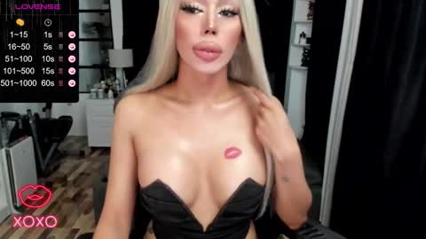 Snapshot of sweetestcandice08 chatting on 10/09/25, 04:32 CANDACE online show from 10/09/25, 04:32