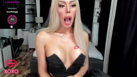 Snapshot of sweetestcandice08 chatting on 10/10/25, 07:57 CANDACE online show from 10/10/25, 07:57