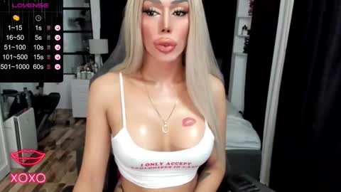 Snapshot of sweetestcandice08 chatting on 10/16/25, 06:31 CANDACE online show from 10/16/25, 06:31