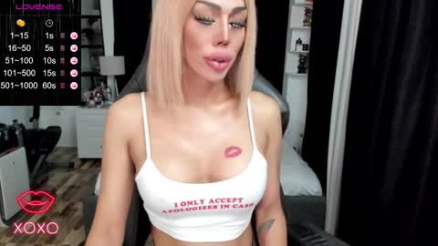 Snapshot of sweetestcandice08 chatting on 10/21/25, 07:03 CANDACE online show from 10/21/25, 07:03