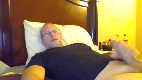 Snapshot of sweetg233 chatting on 10/15/25, 04:40 sweetg233 online show from 10/15/25, 04:40