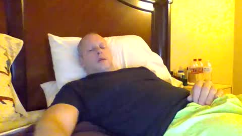 Snapshot of sweetg233 chatting on 11/16/25, 05:18 sweetg233 online show from 11/16/25, 05:18