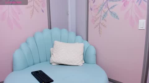 Snapshot of sweetgirl4u_ chatting on 02/13/25, 10:12 MIA online show from 02/13/25, 10:12