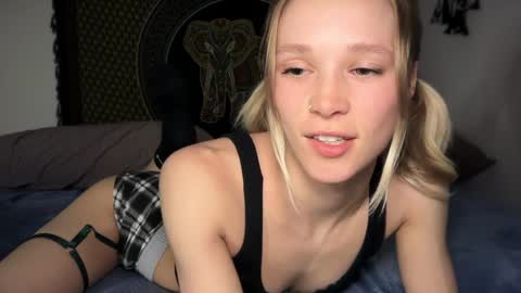 Snapshot of sweetgracee chatting on 01/16/25, 04:38 sweetgracee online show from 01/16/25, 04:38