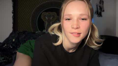 Snapshot of sweetgracee chatting on 02/04/25, 04:15 sweetgracee online show from 02/04/25, 04:15