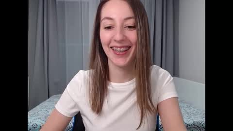 Snapshot of sweetheart_77 chatting on 12/08/24, 02:39 Emma online show from 12/08/24, 02:39