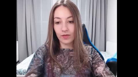 Snapshot of sweetheart_77 chatting on 12/11/24, 02:52 Emma online show from 12/11/24, 02:52