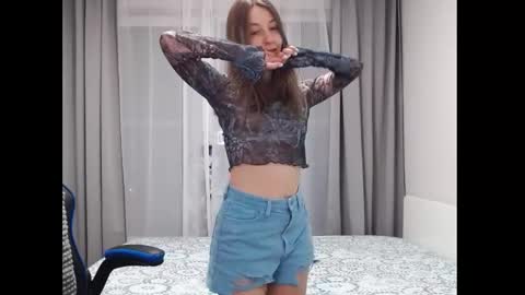 Snapshot of sweetheart_77 chatting on 01/17/25, 10:56 Emma online show from 01/17/25, 10:56