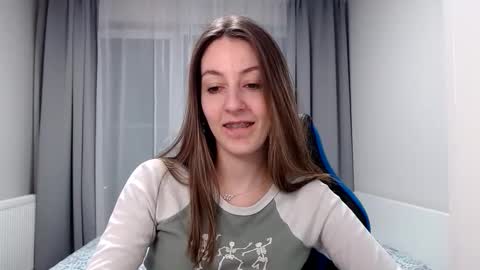 Snapshot of sweetheart_77 chatting on 01/20/25, 12:46 Emma online show from 01/20/25, 12:46