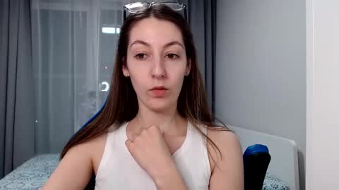 Snapshot of sweetheart_77 chatting on 01/29/25, 12:22 Emma online show from 01/29/25, 12:22