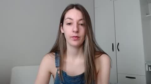 Snapshot of sweetheart_77 chatting on 03/04/25, 08:24 Emma online show from 03/04/25, 08:24