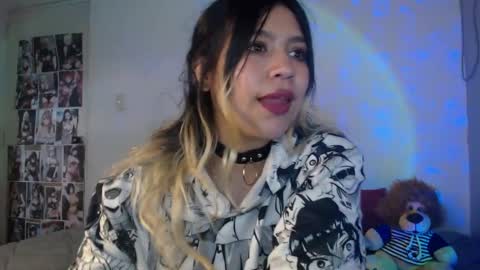 Snapshot of sweethotsin_sexy69 chatting on 02/21/25, 11:33 online show from 02/21/25, 11:33