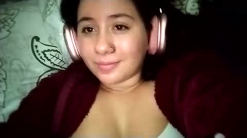 Snapshot of sweetie__annie chatting on 02/19/25, 06:44 Ana Mara i cant Make noise My family is here online show from 02/19/25, 06:44