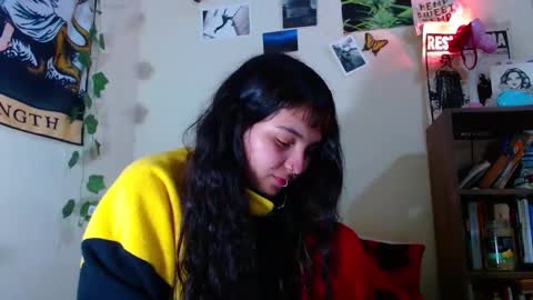 Snapshot of sweetie_maryy chatting on 02/28/25, 05:15 Maria my insta sweetie maryy online show from 02/28/25, 05:15