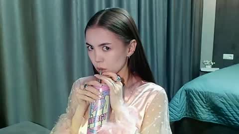 Snapshot of sweetieee_kira chatting on 11/09/25, 09:24 sweetieee_kira online show from 11/09/25, 09:24