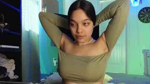 Snapshot of sweetieslikebutter chatting on 11/13/25, 05:56 Blu Sweets online show from 11/13/25, 05:56